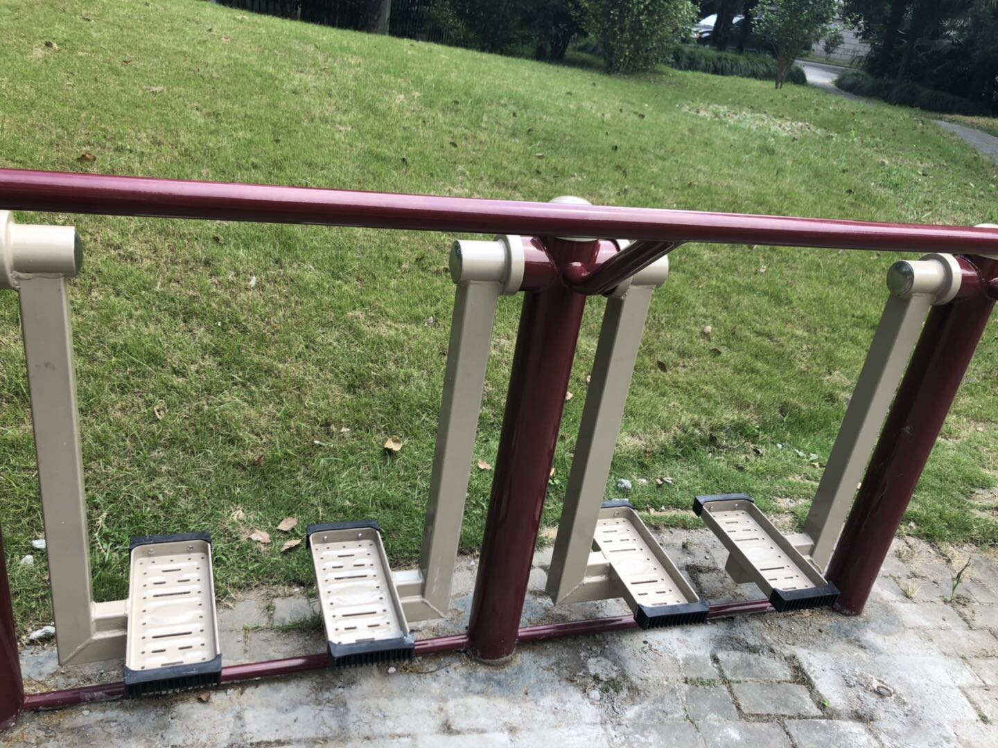 二位太空漫步機(jī)