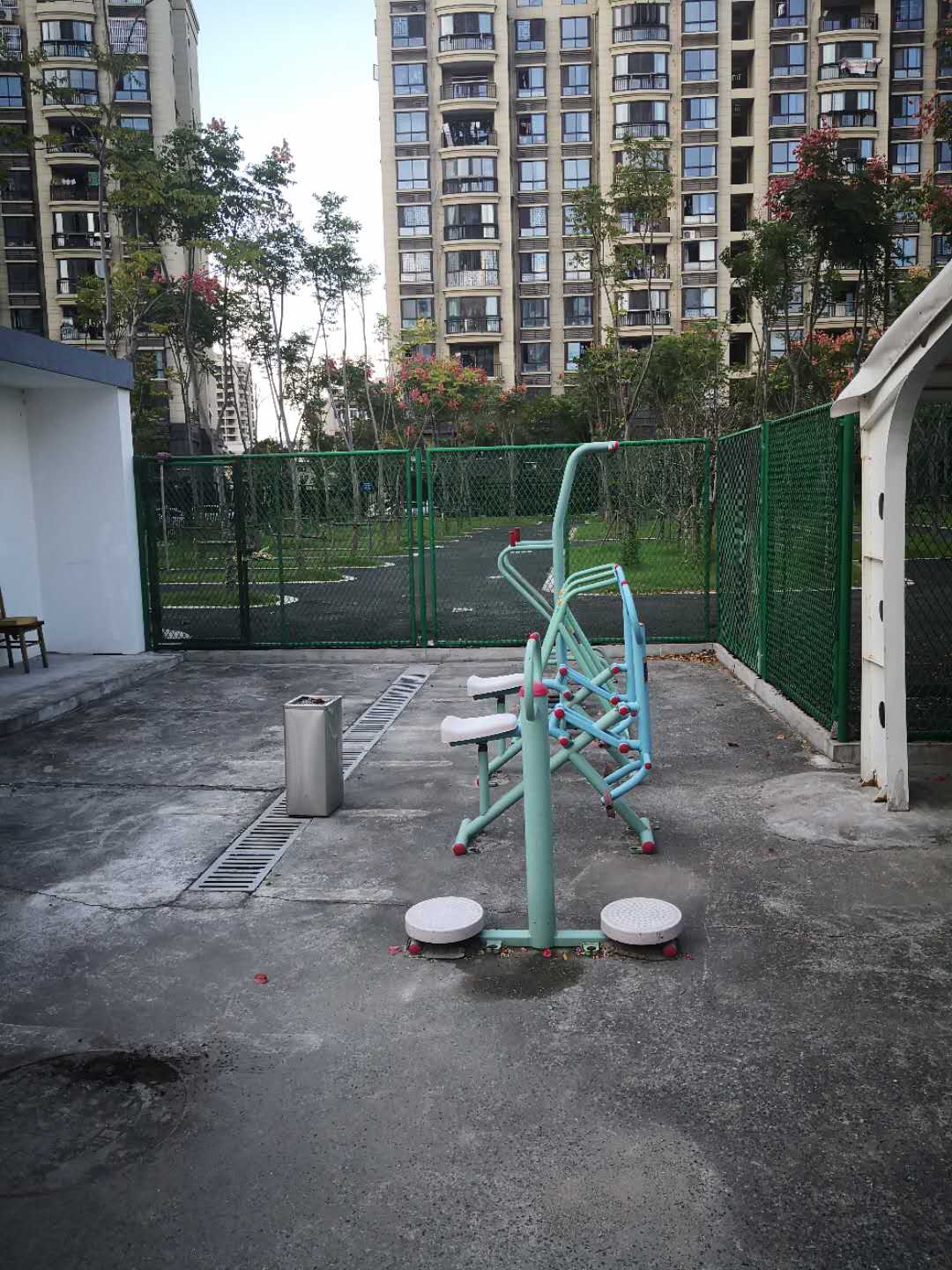 體育場健身點(diǎn)（近跑道）