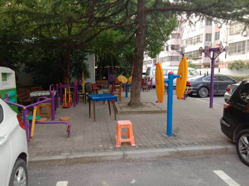 華浜新村居委新逸仙公寓4號(hào)健身點(diǎn)