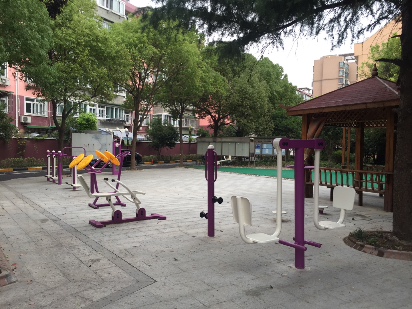 華漕二居委東區(qū)健身點(diǎn)