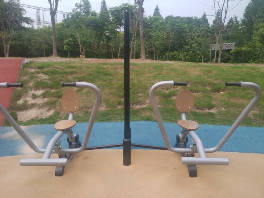 自重式劃船訓練器