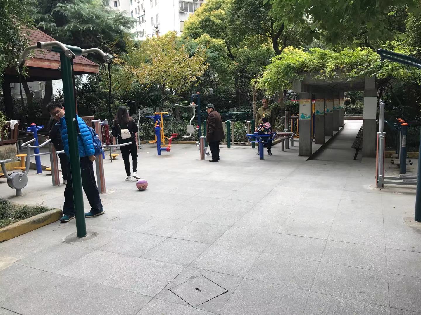 靜安區(qū)曹家渡街道高榮居委健身點 （萬航渡路661弄一）