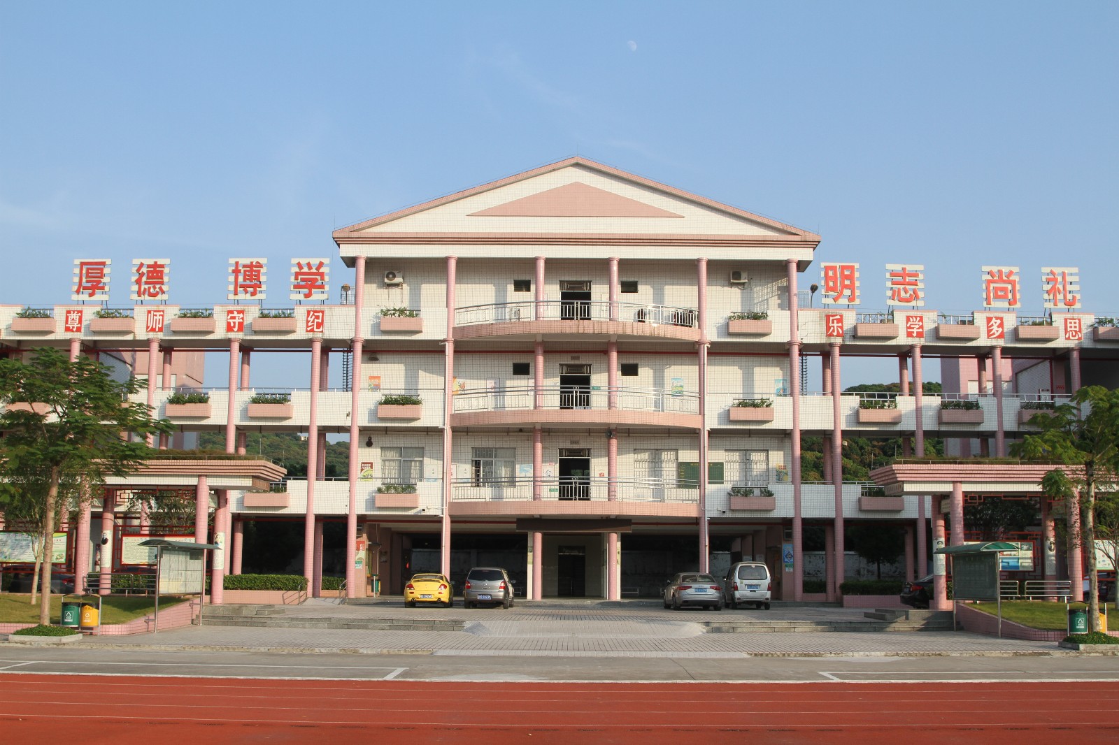 null 大逕小學(xué)教學(xué)樓-中間.JPG