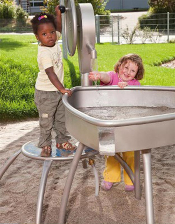 拉脫維亞里加農(nóng)村游樂(lè)設(shè)施案例 拉脫維亞里加農(nóng)村游樂(lè)設(shè)施案例