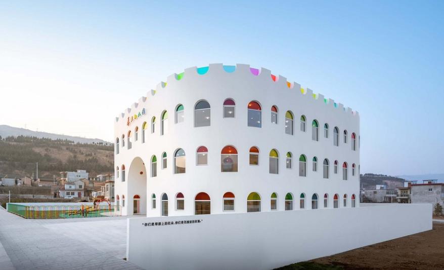 極簡(jiǎn)設(shè)計(jì)的幼兒園成為孩子釋放天性的樂園 極簡(jiǎn)設(shè)計(jì)的幼兒園成為孩子釋放天性的樂園