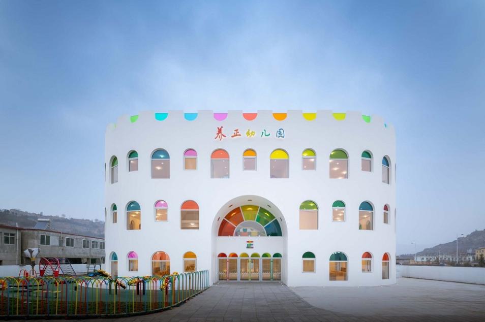 極簡(jiǎn)設(shè)計(jì)的幼兒園成為孩子釋放天性的樂園 極簡(jiǎn)設(shè)計(jì)的幼兒園成為孩子釋放天性的樂園