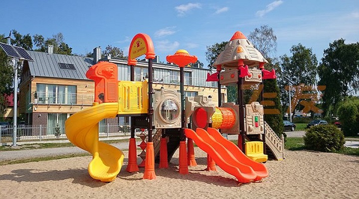 戶外大型滑梯的玩樂安全管理 戶外大型滑梯的玩樂安全管理