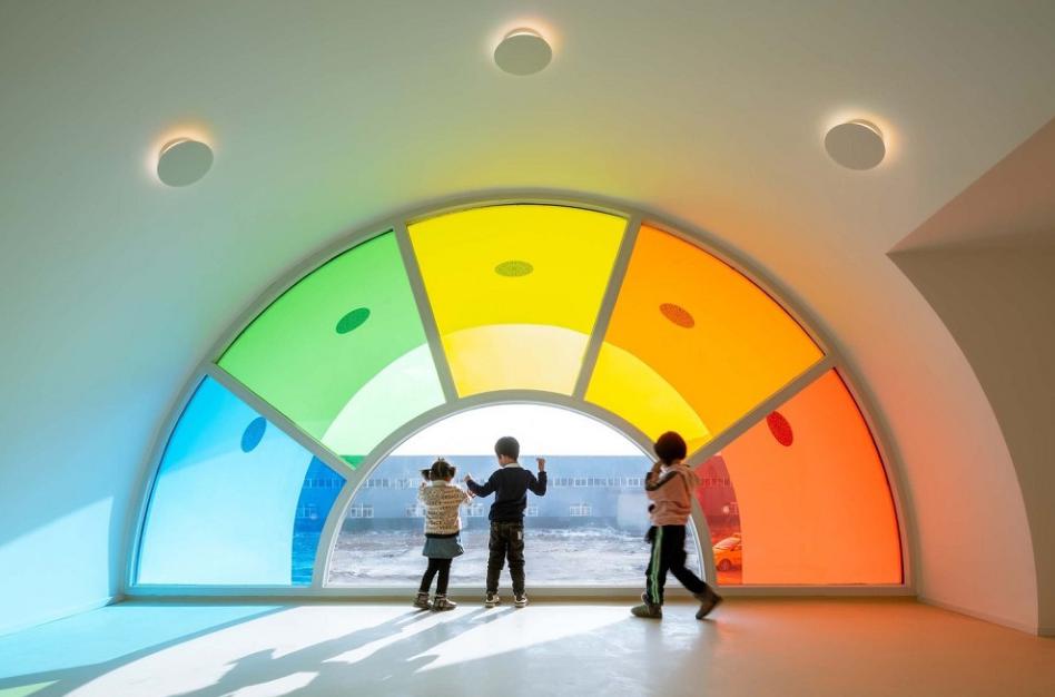 極簡(jiǎn)設(shè)計(jì)的幼兒園成為孩子釋放天性的樂園 極簡(jiǎn)設(shè)計(jì)的幼兒園成為孩子釋放天性的樂園