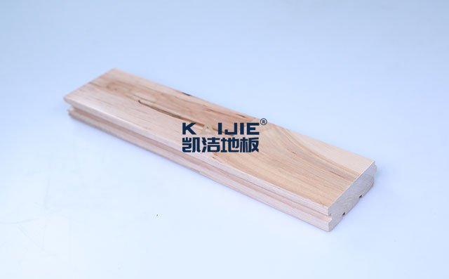 楓木B級(jí)板本色運(yùn)動(dòng)木地板——?jiǎng)P潔地板