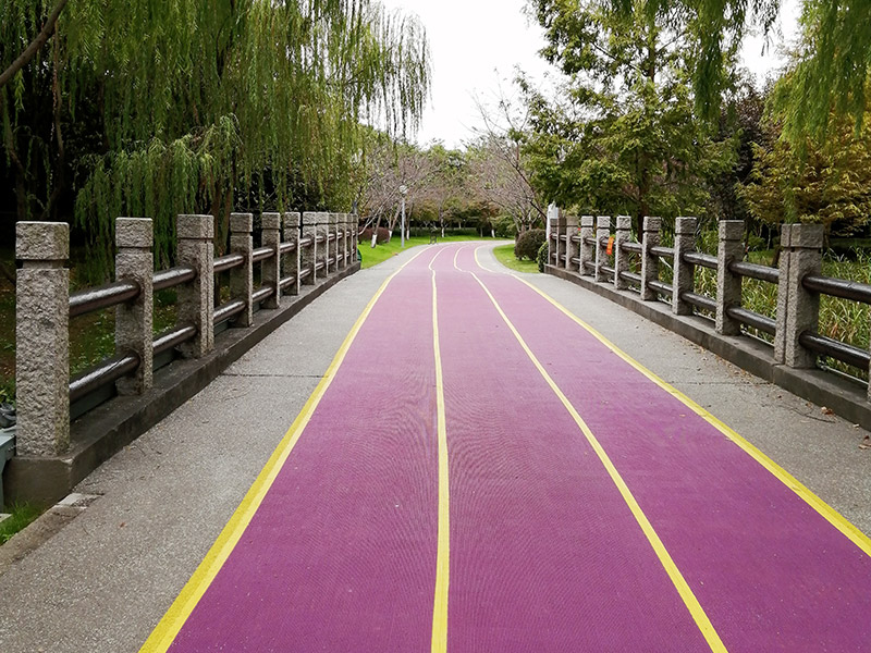 聚酯纖維EPDM橡膠跑道卷材是什么？