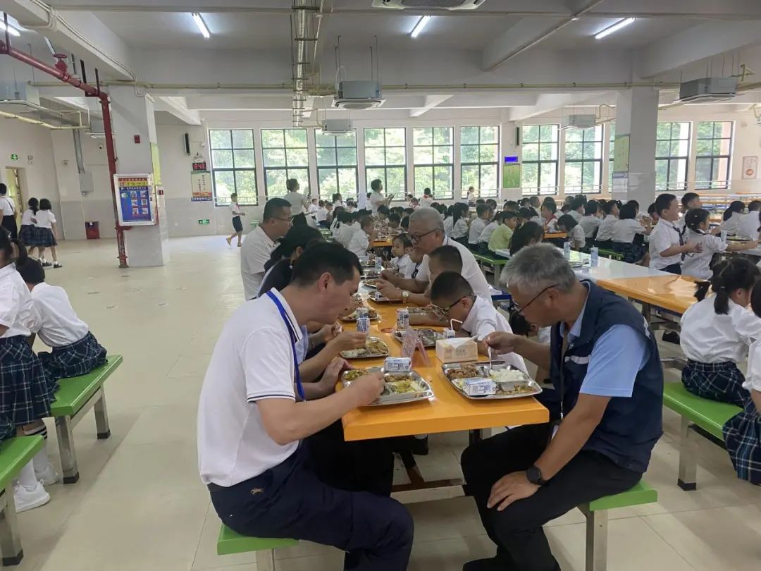 “師生同餐”走在前！火炬高新區(qū)校園食堂管理經(jīng)驗走向全市(圖6)
